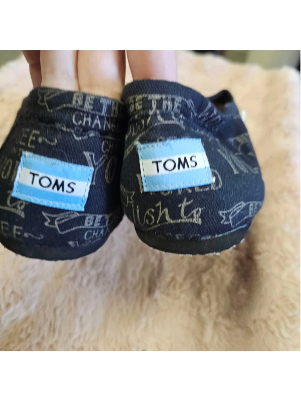 TOMS Classic Canvas Slip On Shoes Mens Size 10 Black Print Be The Change NWOT